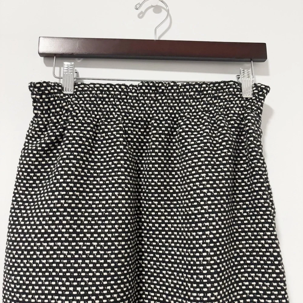 J. Crew Factory Sidewalk Skirt Womens Size 2 Black White Jacquard Print Textured